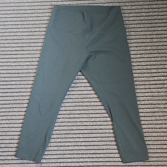 Lululemon Green Cropped Leggings – Size 12 L65 - Picture 1 of 7